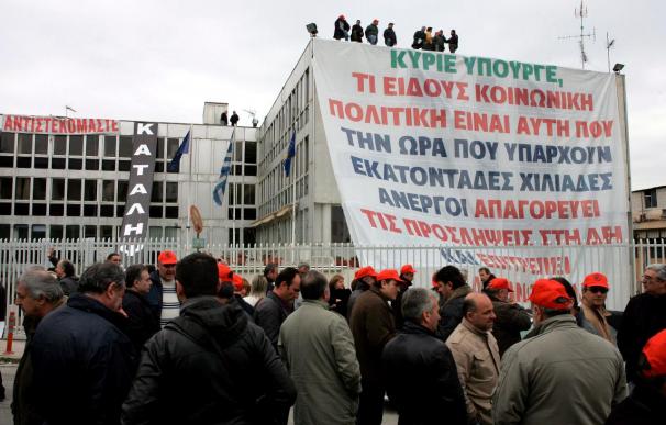 Los ayuntamientos, los ferroviarios y los abogados griegos, en huelga