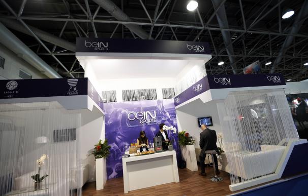 Vistitors and exhibitors meet at the beIN Sports b