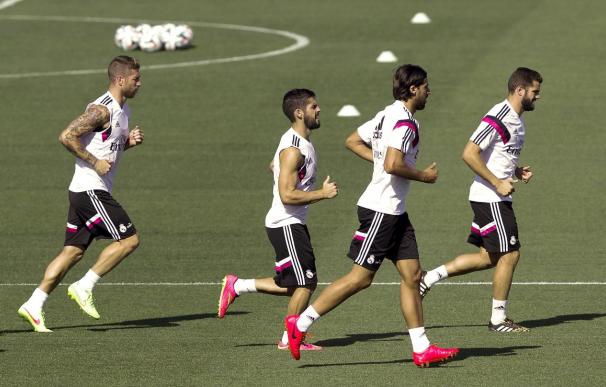 Pepe y Bale se entrenan al margen del grupo antes del viaje a Varsovia