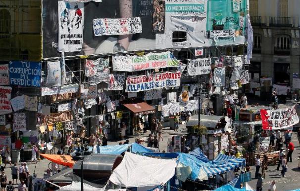 Los acampados de Sol retirarán los carteles de protesta del pequeño comercio