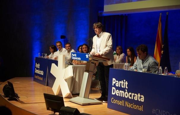 Puigdemont critica que los 'comuns' vayan "vestidos de antisistema" y pongan en duda el 1-O