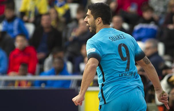 Barcelona's Uruguayan forward Luis Suarez celebrat