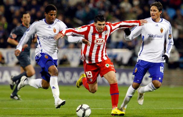 1-1. El Atlético rescata en Zaragoza un punto en la prolongación con un hombre menos