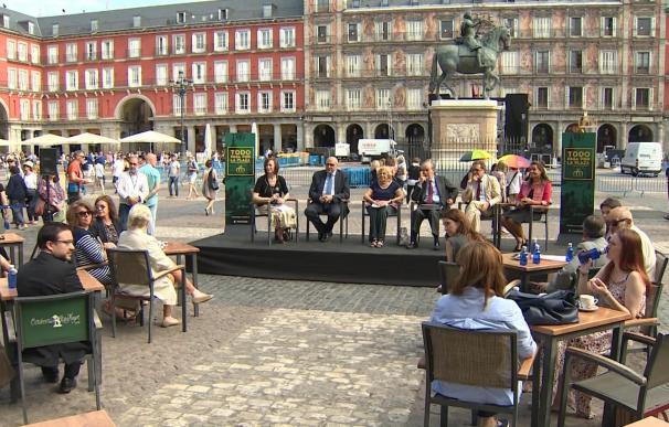 Carmena sugiere un encuentro internacional para poner en valor las plazas mayores de las ciudades iberoamericanas