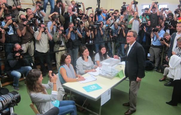 Artur Mas, candidato por 'Junts pel Sí', en el momento de votar