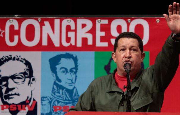 Chávez reta a convocar un referéndum revocatorio como el de 2004