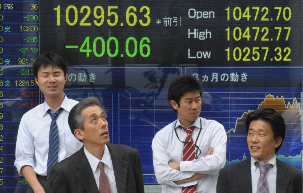 El Nikkei baja 331,10 puntos el 3,09 por ciento hasta los 10.364,59 puntos