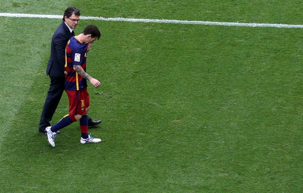 Leo Messi estará dos meses de baja.