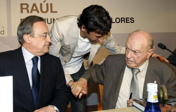 Florentino Pérez agradece a Raúl "los años que ha dedicado" al Real Madrid