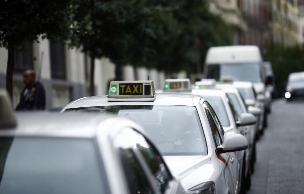 La asociación mayoritaria de taxis desconvoca la huelga de 48 horas para este jueves y viernes