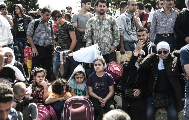 Cientos de inmigrantes se agolpan en la terminal de autobuses de Estambul