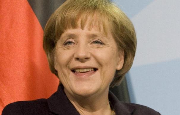 Merkel asegura que el euro es más estable de lo que nunca lo fue el marco