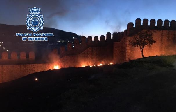 Detienen a un hombre por un incendio que afectó a la muralla y la alcazaba de Antequera
