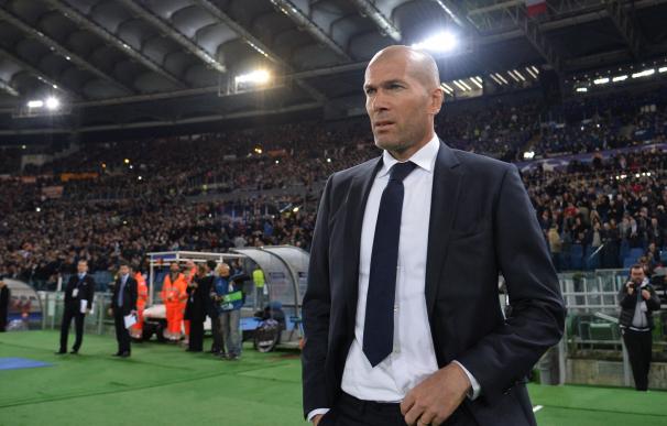 Zinedine Zidane calca los números de Rafa Benítez. / AFP
