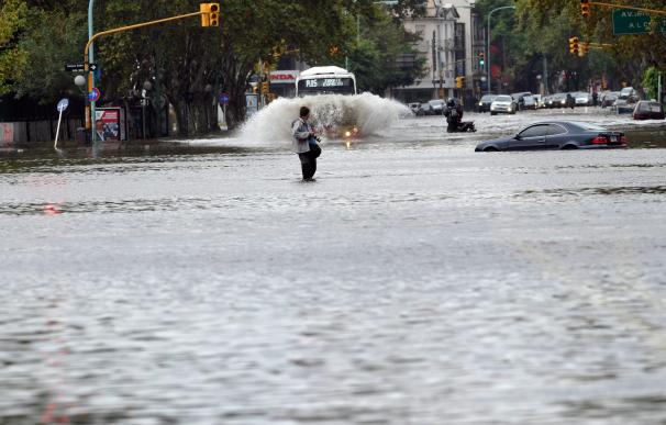 Histórica inundación en Buenos Aires y alrededores. FOTO: REUTERS