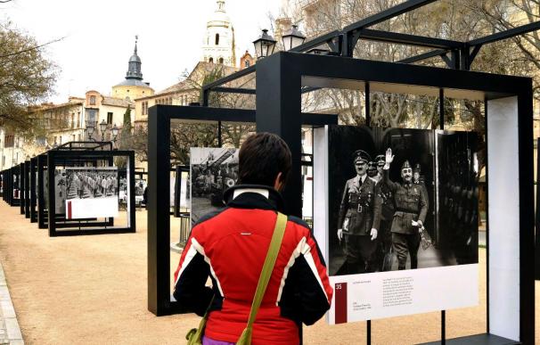Una exposición enseña las fotos del siglo XX que dejan huella en la memoria