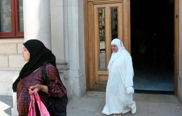 Coín se convierte en el primer municipio andaluz en prohibir el burka