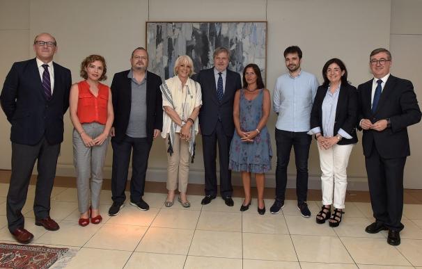 Méndez de Vigo se reúne con los portavoces de Educación del Congreso para analizar los trabajos del pacto