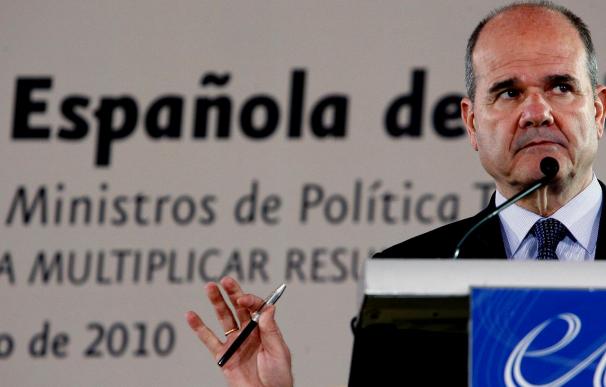 Chaves evita pronunciarse sobre un posible cambio de Gobierno por respeto a Griñán
