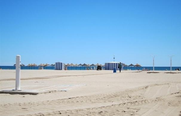 Reaniman en la playa de La Malvarrosa (Valencia) a una mujer que flotaba inconsciente en el agua tras consumir drogas