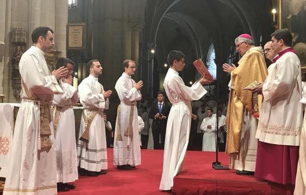 El arzobispo de Toledo ordena a 4 sacerdotes y a 10 diáconos: "Debéis enseñar con paciencia y presidir con humildad"