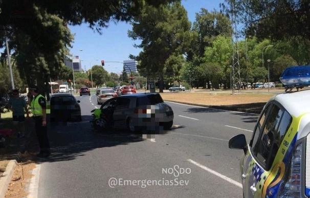 Herida una mujer tras colisionar su vehículo con un árbol en la capital