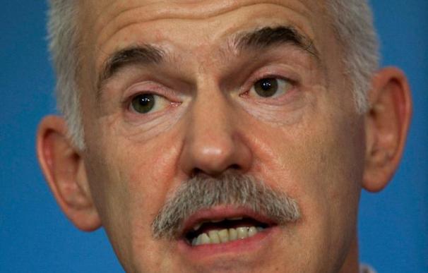 Papandreu no descarta recurrir al FMI aunque prefiere una "solución europea"