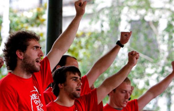 Unas 2.000 personas recorren San Sebastián en apoyo a 18 jóvenes de Segi