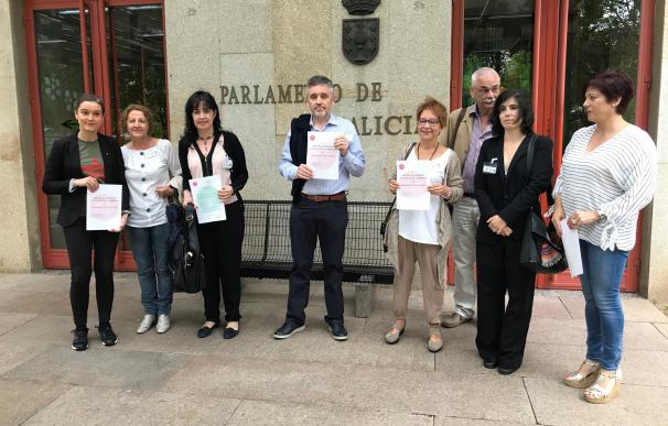 La Marea Blanca lleva al Parlamento gallego sus 38 propuestas para "revertir la privatización de la sanidad"