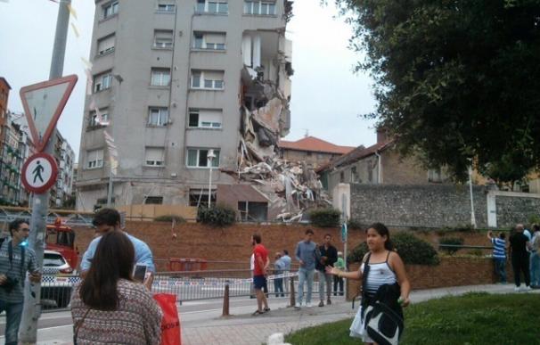 No se registran heridos en el desprendimiento de la fachada del edificio de Santander de desalojado