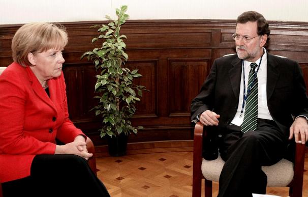 Merkel dice que hay que animar a España a que prosiga con el esfuerzo económico