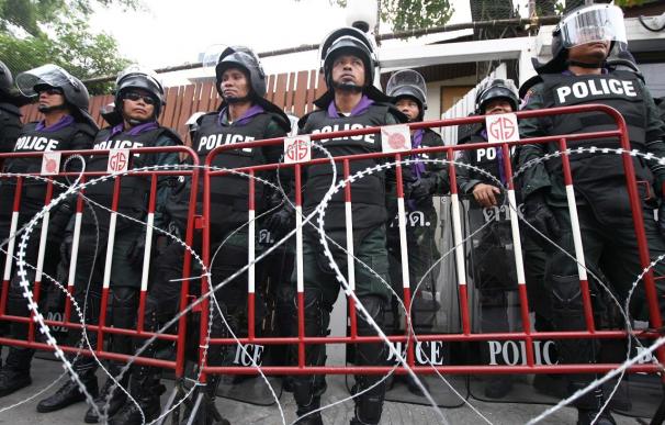 Miles de manifestantes antigubernamentales asedian la casa del primer ministro de Tailandia