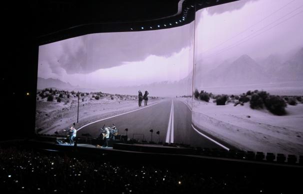 U2 arrasa en un épico concierto de dos horas en homenaje a 'The Joshua Tree' en el Estadi Olímpic de Barcelona