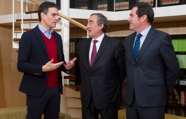 Sánchez, con los presidente de CEOE y Cepyme, Juan Rosell y Antonio Garamendi.