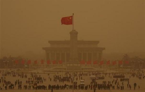 Una enorme tormenta de arena cubre a la capital china