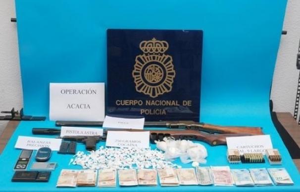 Tres detenidos de un grupo criminal que distribuía cocaína a domicilio desde un chalé de Fuengirola