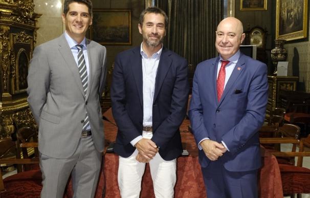 El Ayuntamiento analiza con el Grupo Iberia el incremento de su oferta en el aeropuerto