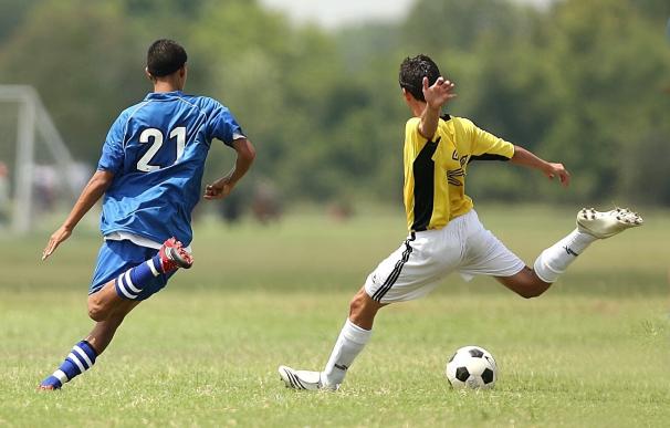 Jugar al fútbol estimula el desarrollo óseo durante la adolescencia