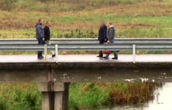 Intercambio de agentes sobre un puente en la frontera entre Estonia y Rusia