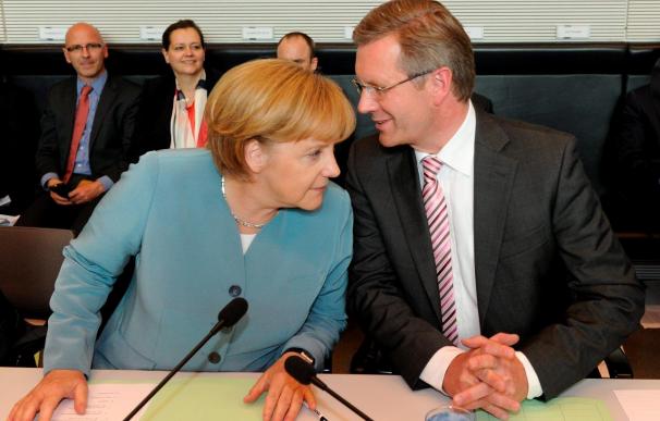 La coalición de Merkel alcanza mínimos de popularidad por disensos internos