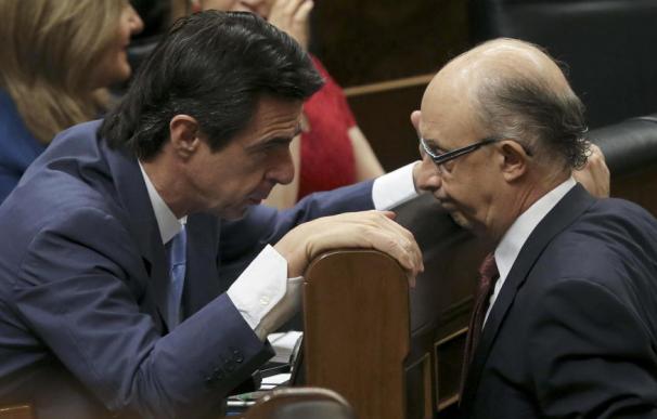 Soria se suma a la cacería contra Montoro y escenifica la división en el Gobierno