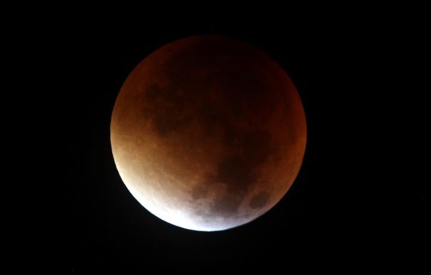 The moon enters the maximum eclipse on September 2
