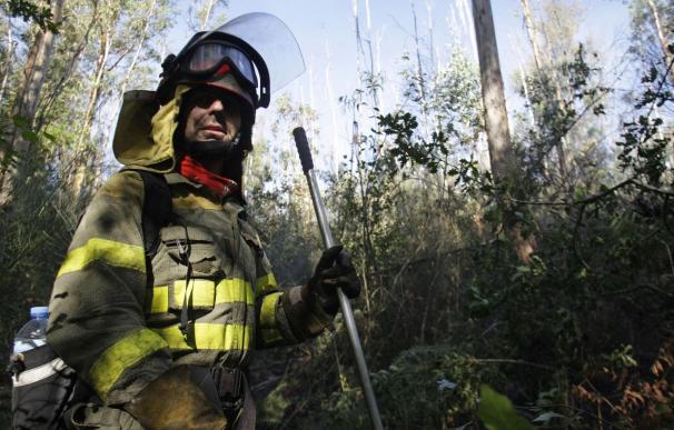 Protección Civil alerta de riesgo de incendios muy alto en Extremadura y Galicia