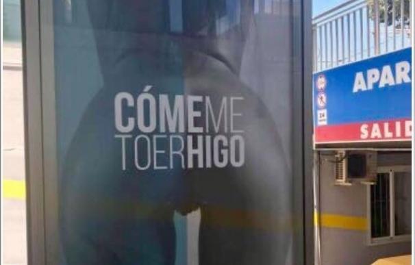 El Ayuntamiento de Vélez investiga la autoría de la publicidad sexista retirada en Torre del Mar