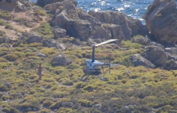 Un bañista aterriza con un helicóptero en el espacio protegido de s'Illot des Toro para pegarse un 'chapuzón'