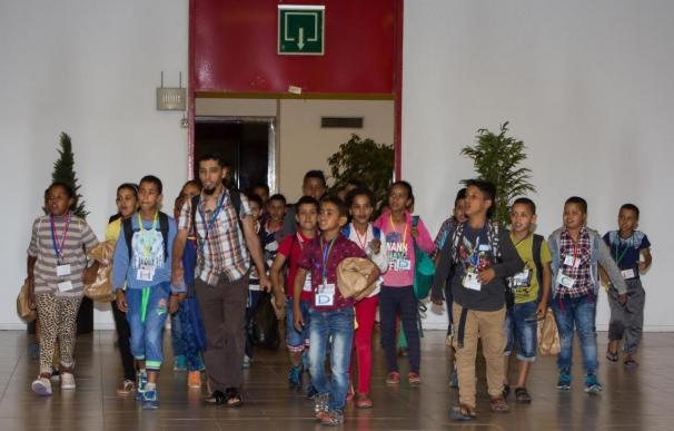 Aterrizan en Palma los 95 niños saharauis, la mitad de ellos repetidores, que pasarán el verano en Baleares