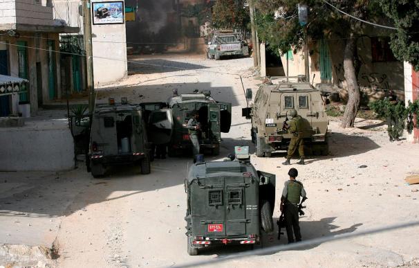 Un policía israelí muerto y tres heridos en un ataque en Hebrón