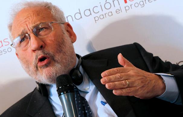 Los gobiernos deberían crear sus propios bancos, según el Nobel Stiglitz
