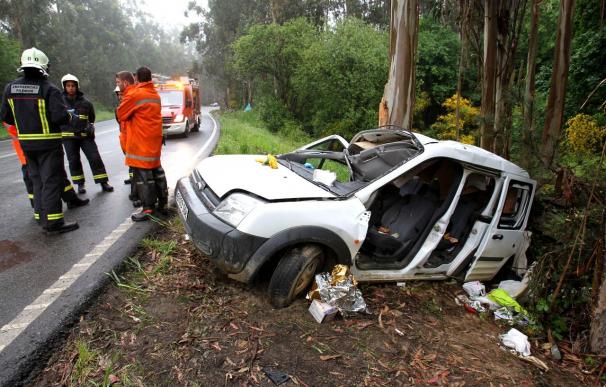 Fallece el conductor de una furgoneta que chocó contra un turismo en Lugo