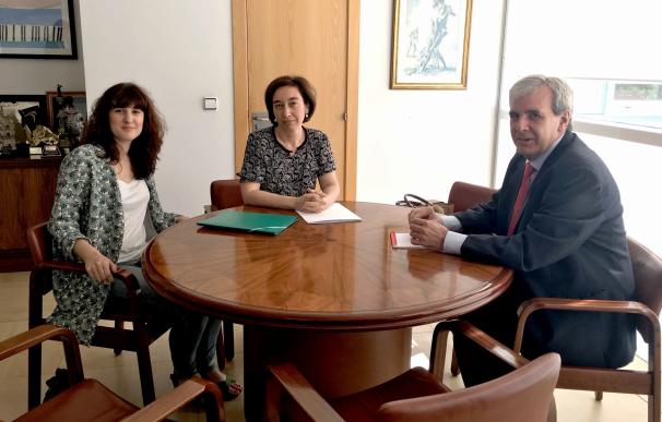 Cantabria estudiará potenciar la participación de los trabajadores sociales en caso de emergencias